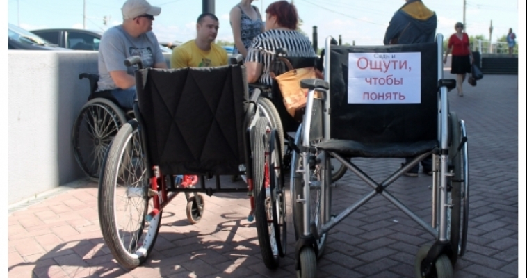 В банк инвалиду попасть проще, чем в больницу или магазин