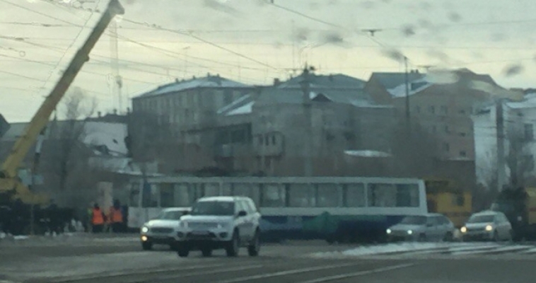 На Московской трамвай сошёл с рельсов