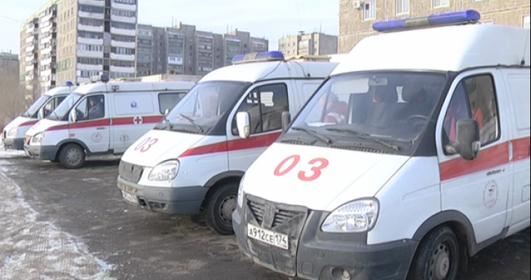 В больницу с ножевыми ранениями доставили молодого человека