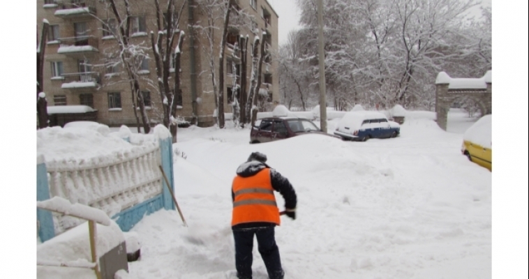 «Главное – не допустить подтопления города». Директор ДСУ рассказал об уборке снега