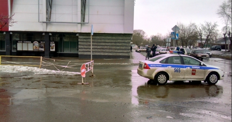Полиция разыскивает шутника, который «заминировал» «Джаз молл»