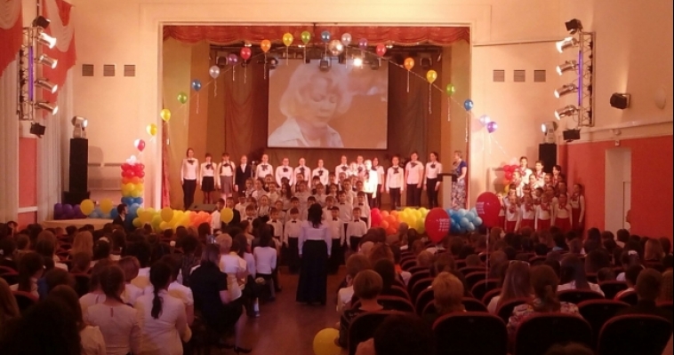 Больше 10 тысяч человек спели на фестивале «Поющий город»