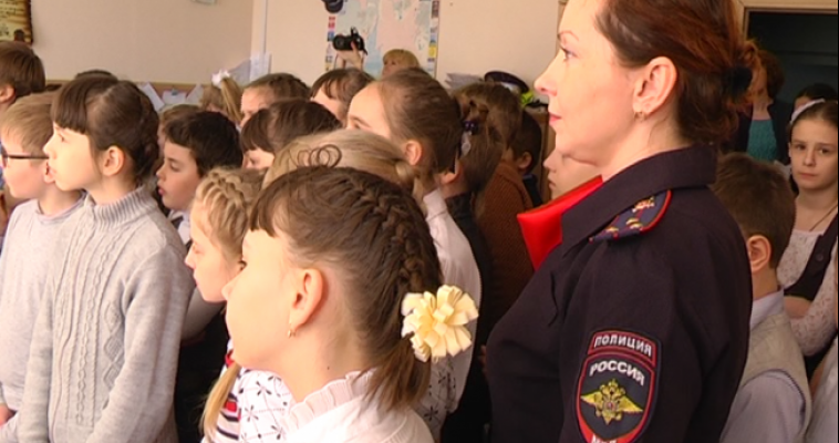 Рассказали и показали. Школьники школы №10 побывали в ГИБДД