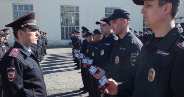 Сотрудники МВД провели строевой смотр