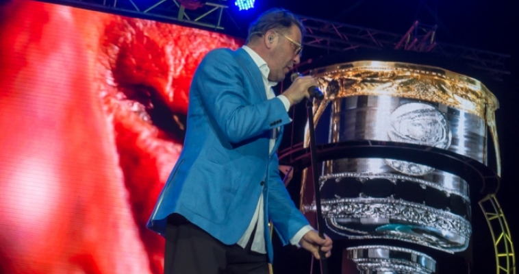 Чемпионов Кубка Гагарина поздравляет Григорий Лепс, а игроки делятся впечатленими