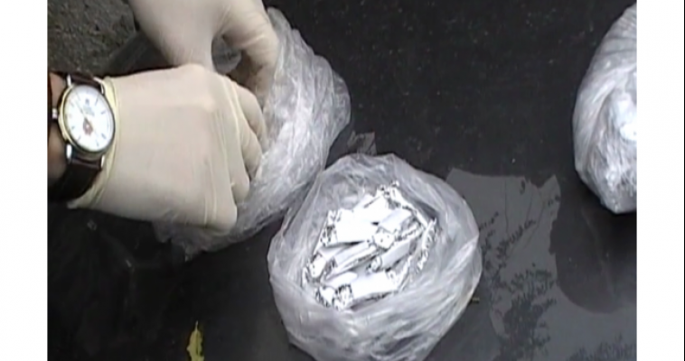 Из желудка мужчины достали 60 контейнеров с кокаином