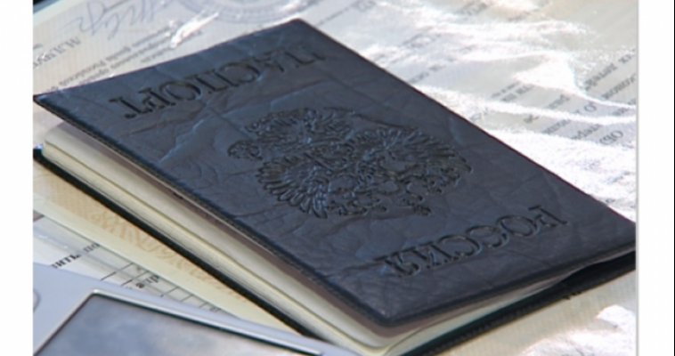 Если нет российского паспорта, на выборы не пустят. Но можно сделать временный документ