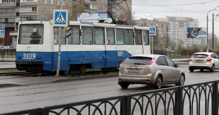 Жительница Магнитогорска получила травмы, упав в трамвае