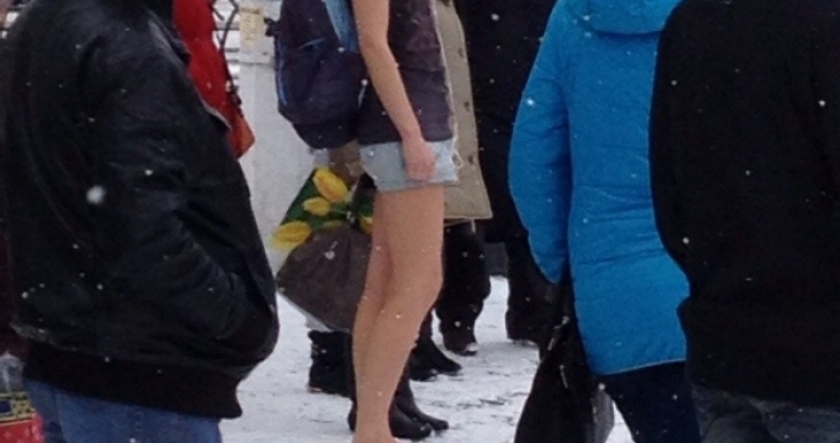 «Девушка по городу гуляет босиком»: корреспондент сайта Magcity74.ru побеседовал с жительницей Магнитогорска, отказавшейся от обуви и тёплой одежды