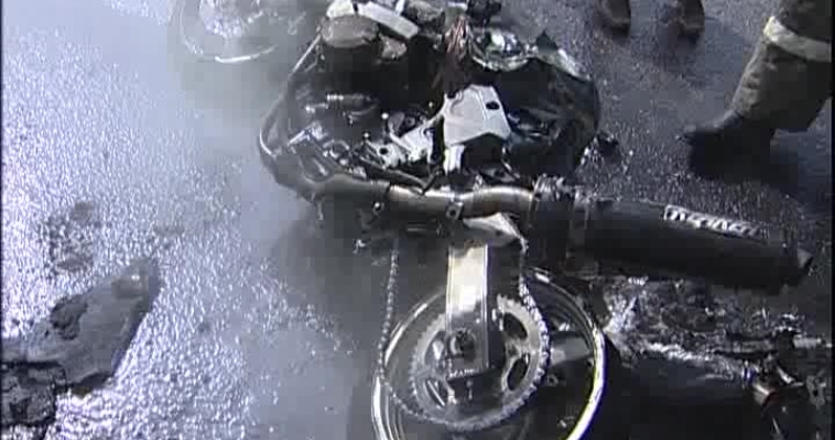 Мотоцикл сгорел, водитель — сбежал