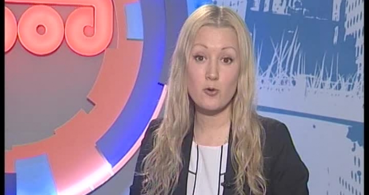 Левый встаёт на коньки