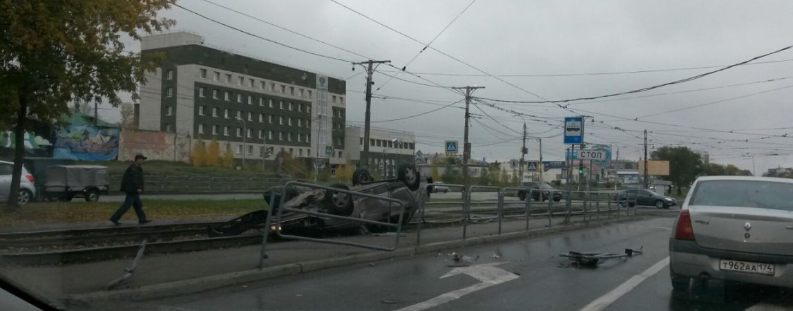 Не справился с управлением и перевернулся