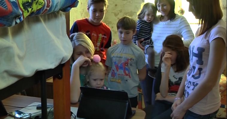 Десять детей — восемь приемных. Южноуральская семья стала лучшей в России