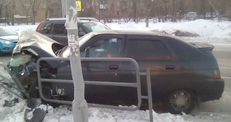 Мужчина в крови просил помощи у прохожих. На перекрестке Суворова-Гагарина произошла авария