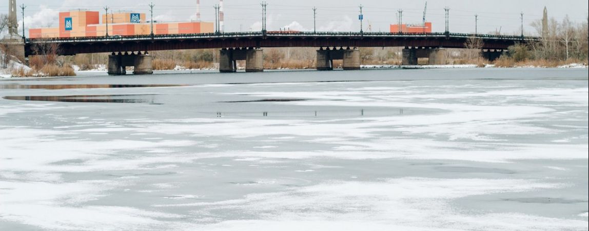 Это была попытка суицида. В кармане, прыгнувшего с моста мужчины, нашли записку