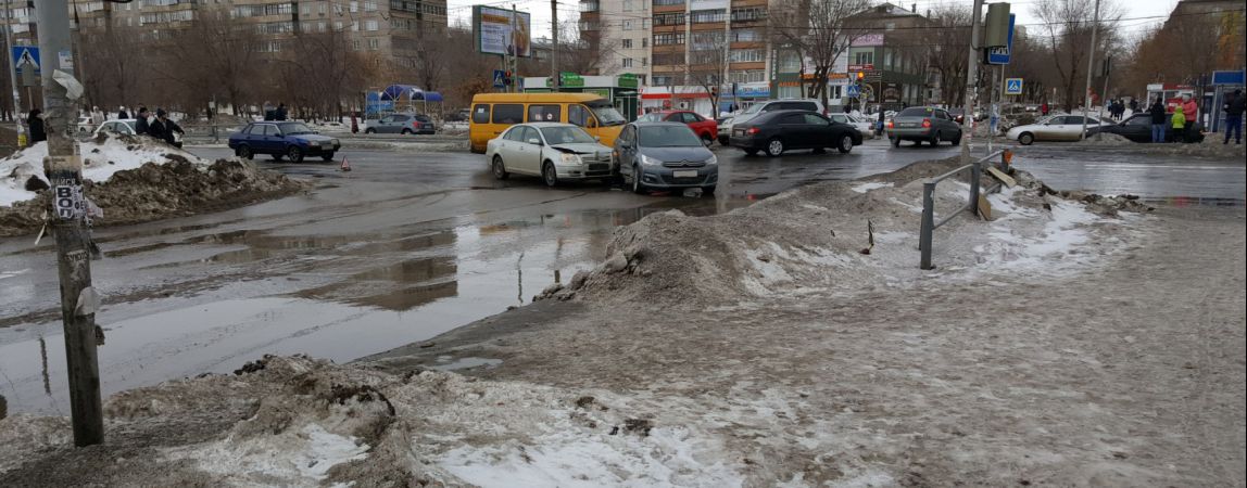 Не поделили поворот. На проспекте Карла Маркса столкнулись две иномарки