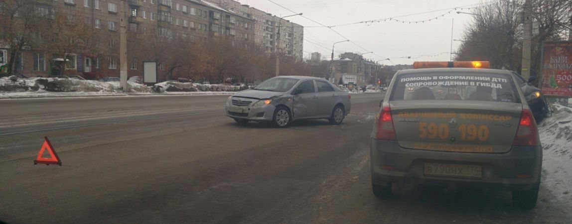 Водители «Тойоты» и «BMW» не могут понять, кто виноват