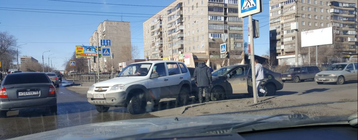 ДТП на пересечении улицы Ворошилова и Труда. Движение затруднено