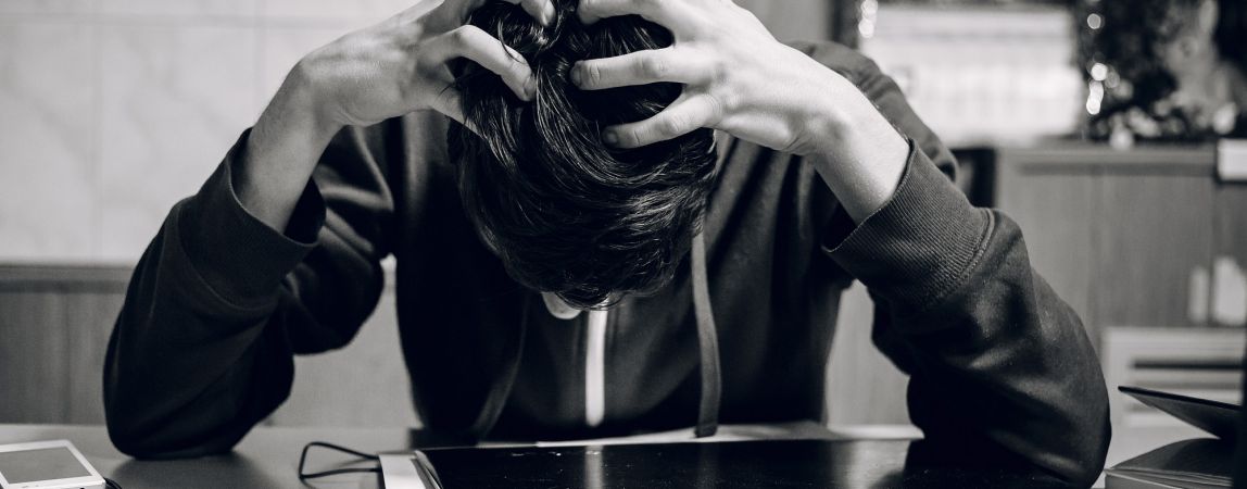 Стресс и затяжная депрессия все чаще становится причиной суицида