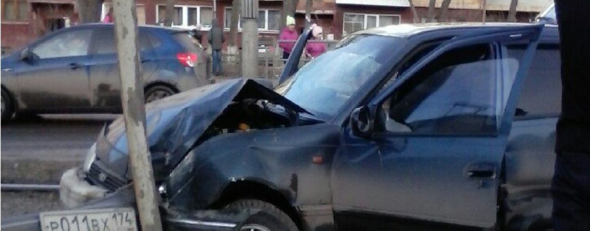 Водитель на «Нексии» врезался в столб. Подробности происшествия