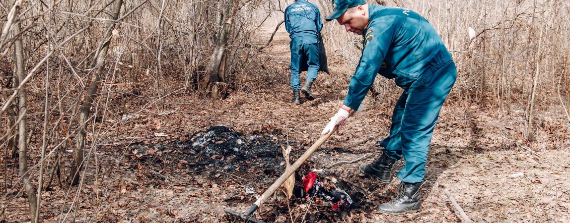 Спасатели очистили тропинки Экопарка