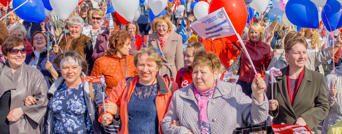 Парад лозунгов и цветов. Магнитогорск отметил Первомай