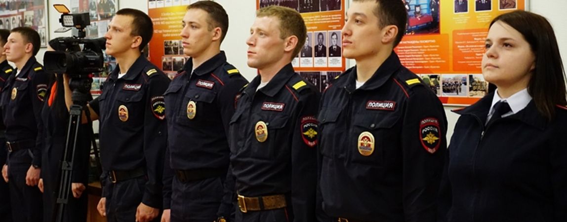 «С честью и достоинством»: 11 молодых полицейских приняли присягу