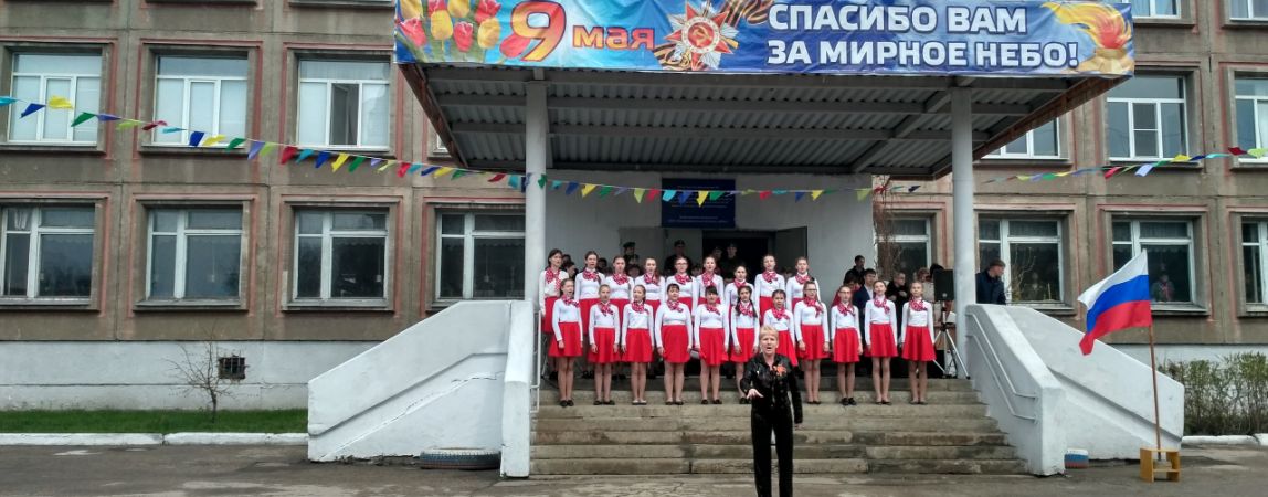 Ученики школы №64 создали огромный солдатский платок