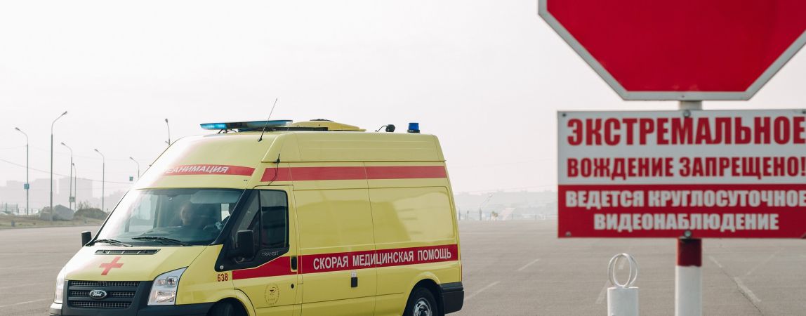 Водитель в реанимации. Легковушка столкнулась с КамАЗом
