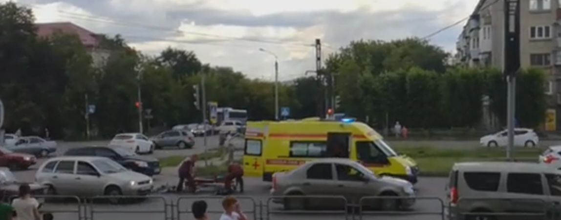 ВИДЕО: «Скорая» сбила велосипедистку, госпитализируя другую. Подробности ДТП