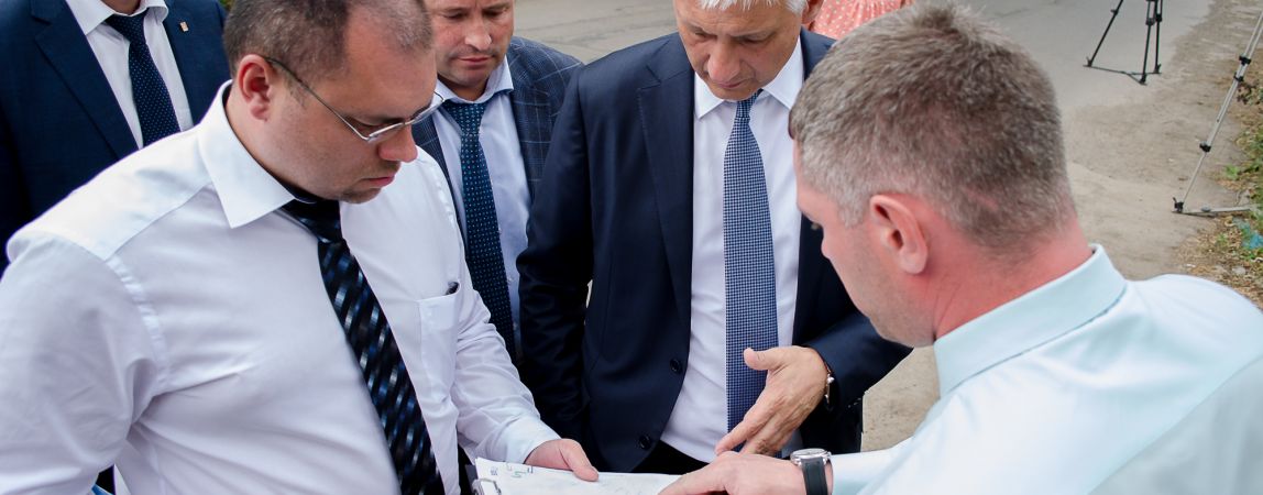 Глава города проконтролировал работы по сносу ветхо-аварийного жилья