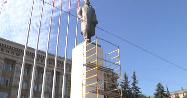 ПАМЯТНИК ЛЕНИНУ