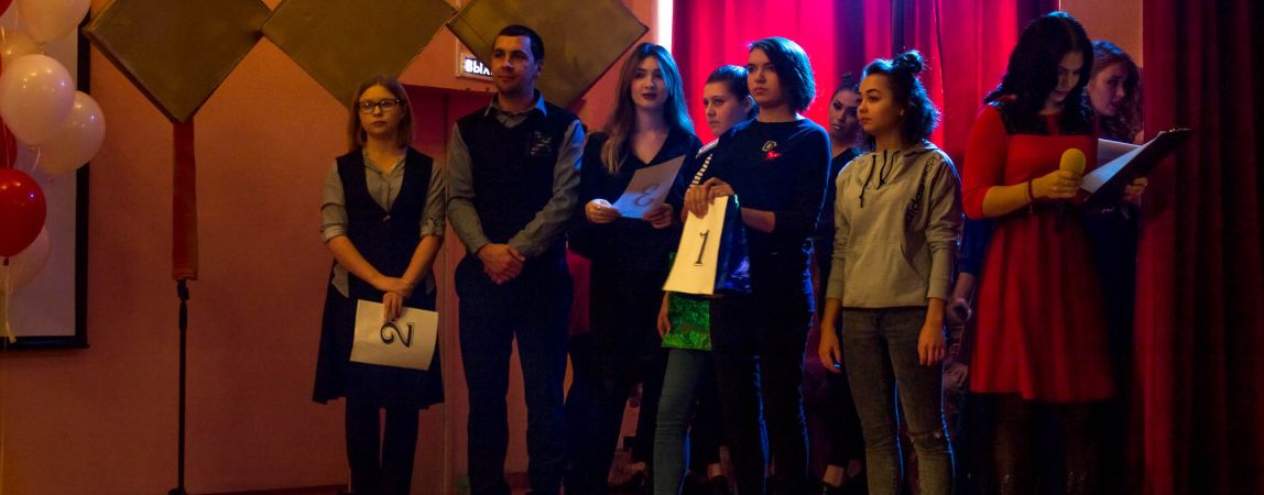 В педколледже День учителя отметили «голодными играми»