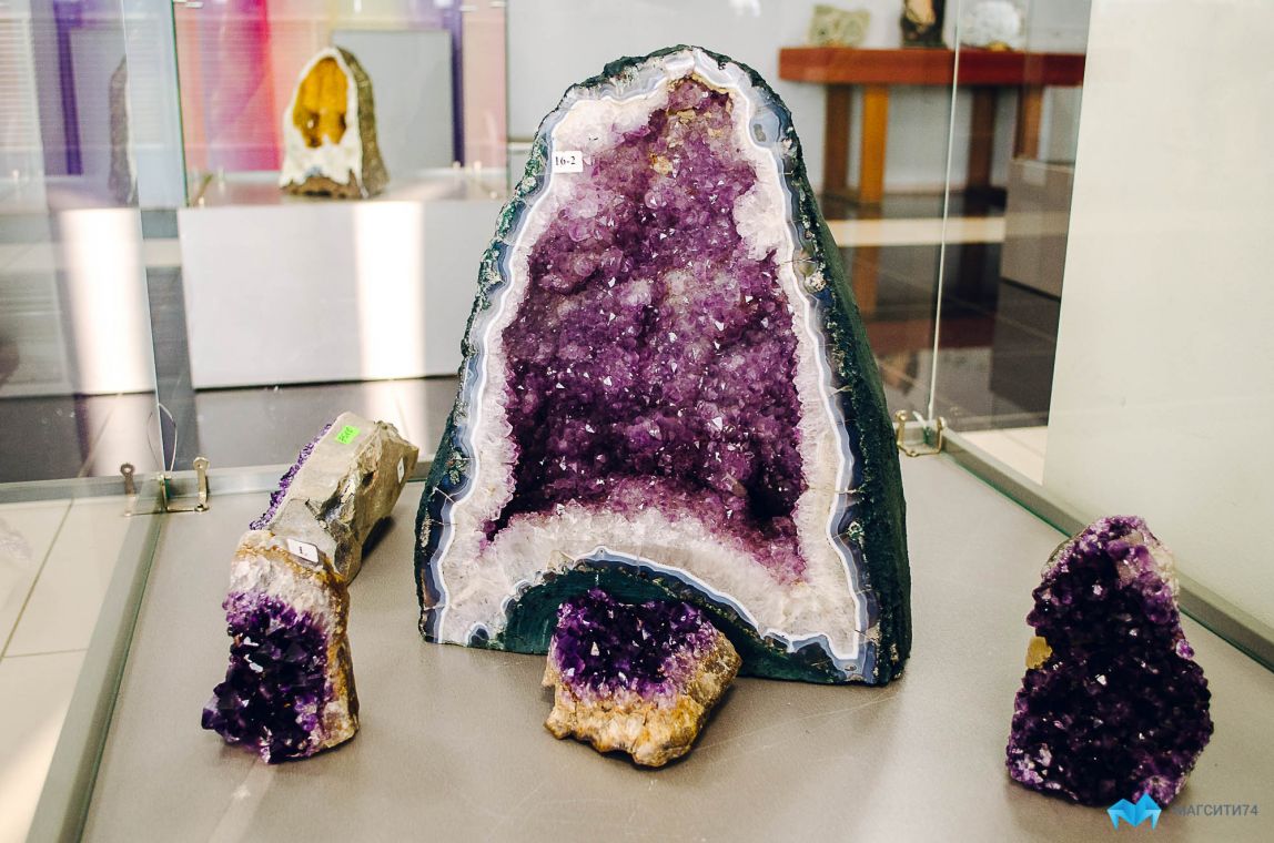 Самоцветы как из сказки. В Магнитогорске открывается выставка камней и минералов