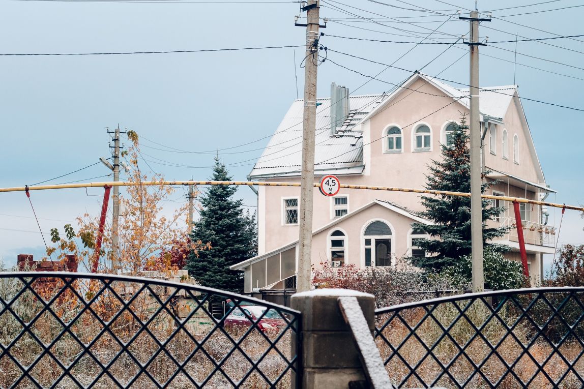 «У вас продается славянский шкаф?»