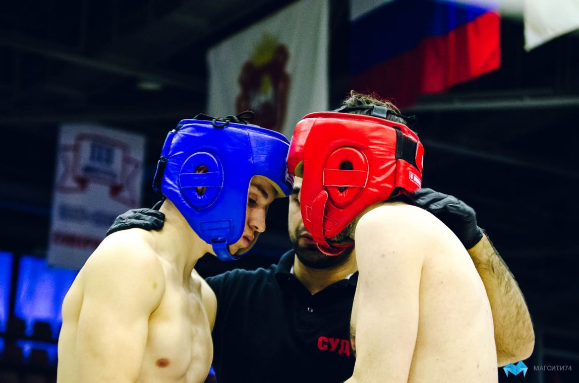 Борьба и бокс в одном ринге. Магнитогорск принял чемпионат области по ММА