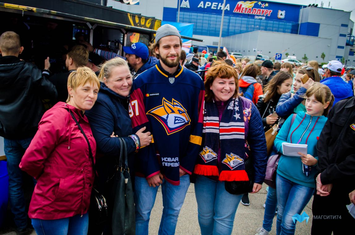 Хот-дог от Дронова, день рождения Пакаринена, автограф от Мозякина…