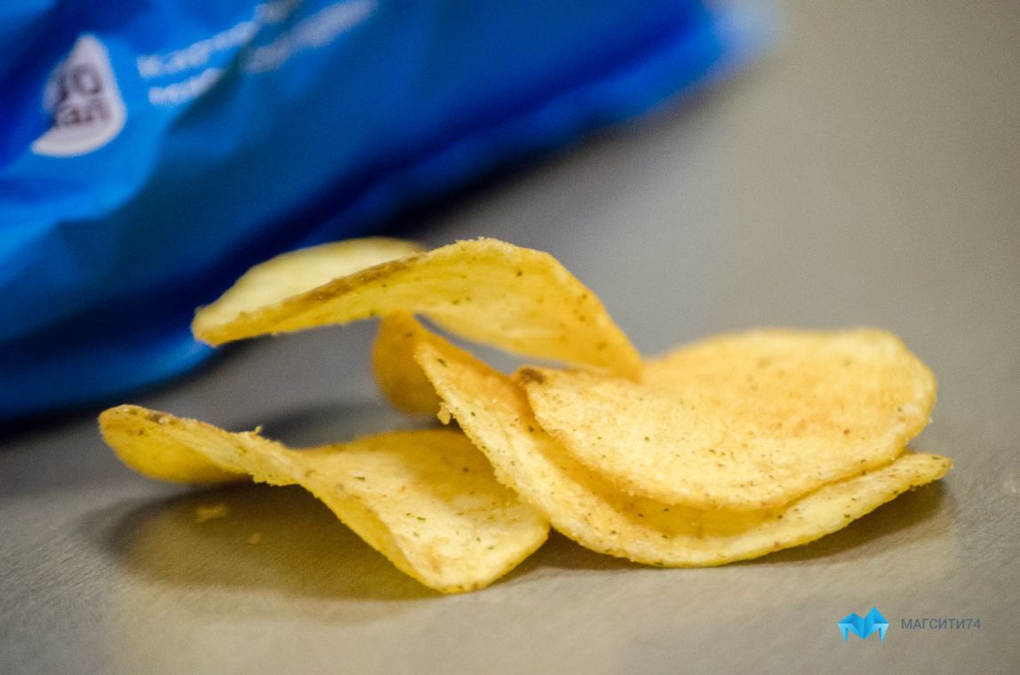 В школах хотят запретить продажу чипсов и газировки