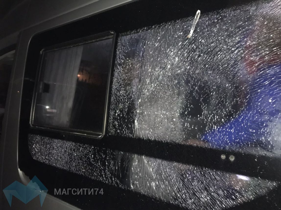 В Сибае обстреляли автобус с магнитогорскими хоккеистами