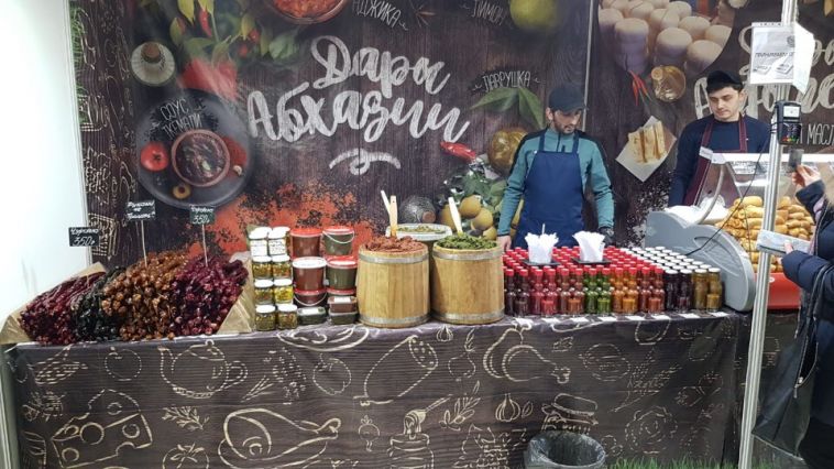 «От Абхазии до Камчатки»: в Магнитогорске открылась выставка-продажа фермерских деликатесов