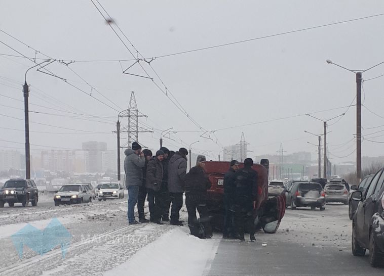 На Казачьей переправе перевернулся автомобиль
