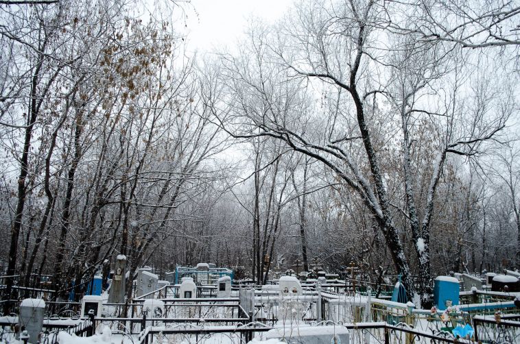 На челябинском кладбище застрелили двух мужчин