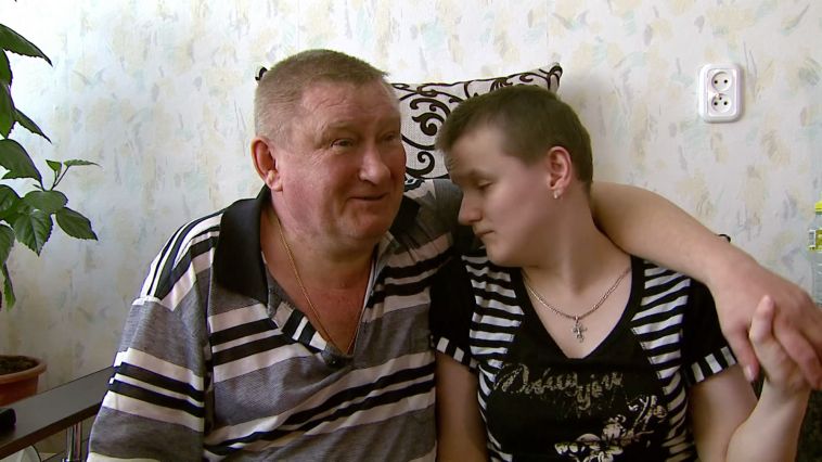 Отец-одиночка живет с дочерью-инвалидом на 200 рублей в день