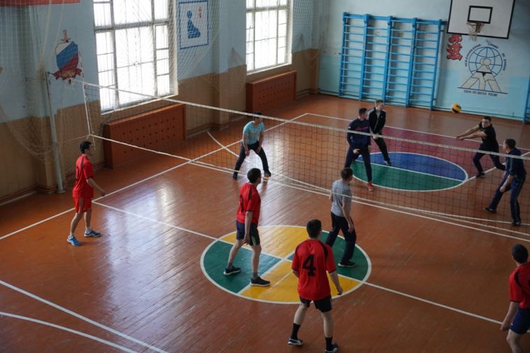 Магнитогорские полицейские обыграли коллег в волейбол
