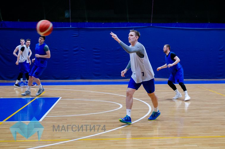 Магнитогорские баскетболисты завершили сезон домашними победами