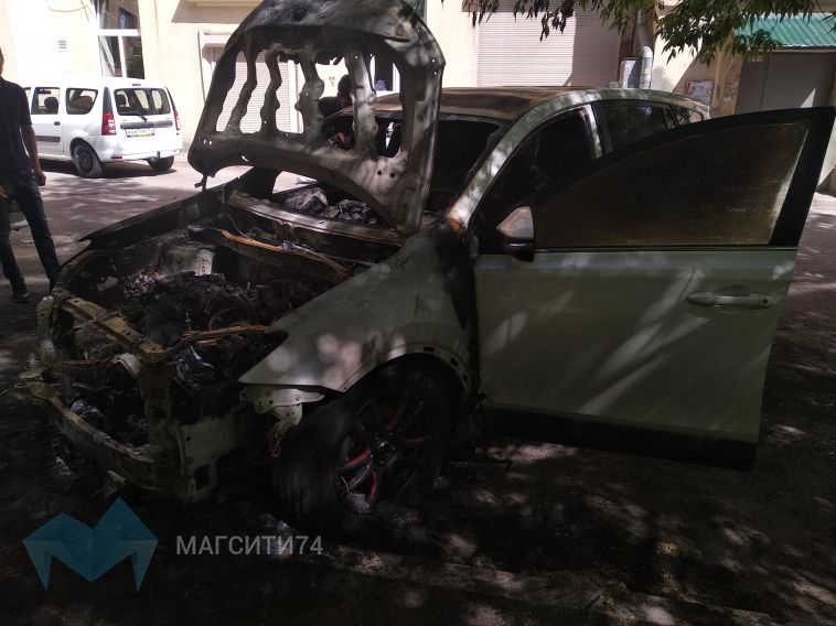 В Магнитогорске ночью сгорел автомобиль