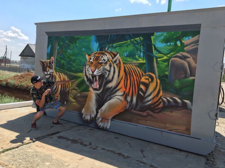 Челябинский граффитист украшает область «бразильскими» мотивами