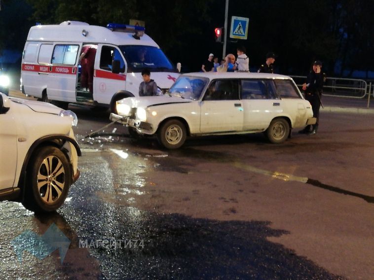 На светофоре не поделили дорогу Citroen и «четверка»