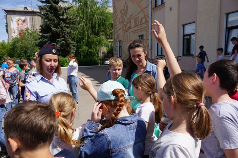 Полицейские рассказали детям, как сделать лето безопасным