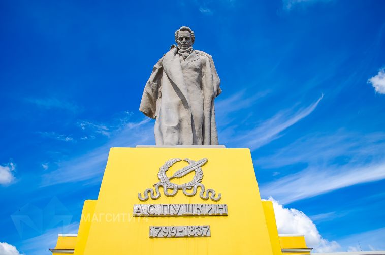 К юбилею города отреставрировали памятник Пушкину